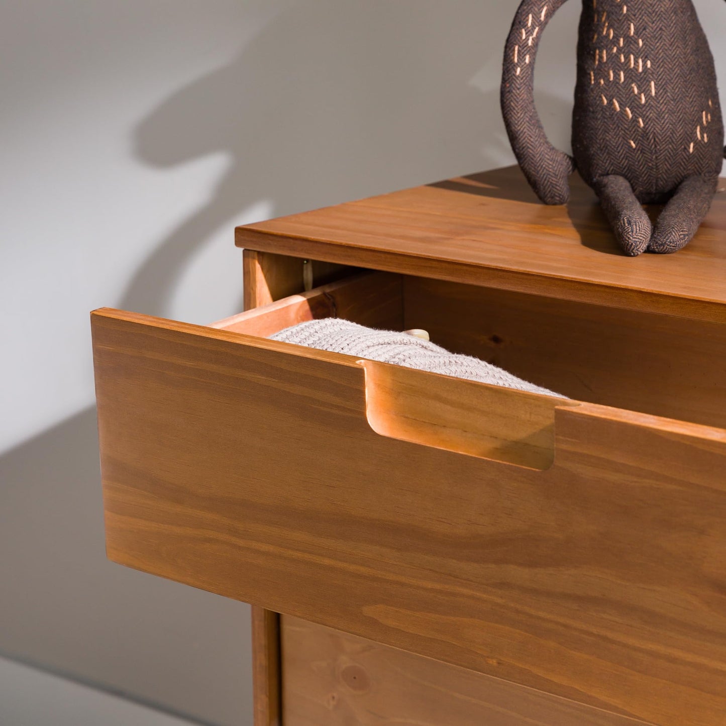 Walker Edison Sloane 6-Drawer Groove Handle Solid Wood Dresser, 52 Inch, Caramel